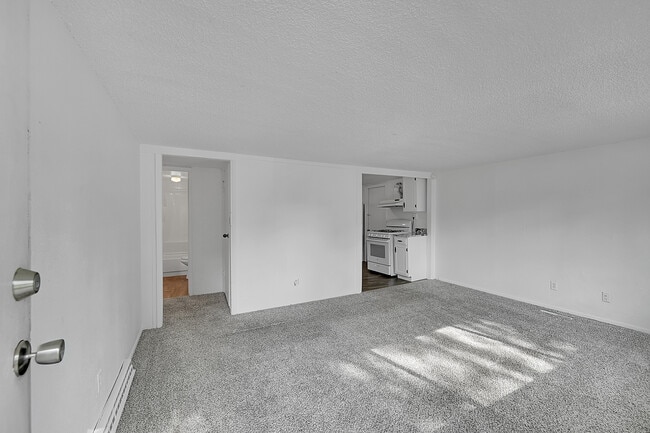 Building Photo - 708 S Roosevelt Ave