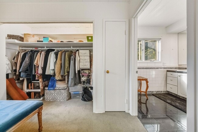 Building Photo - 724 N Refugio Rd