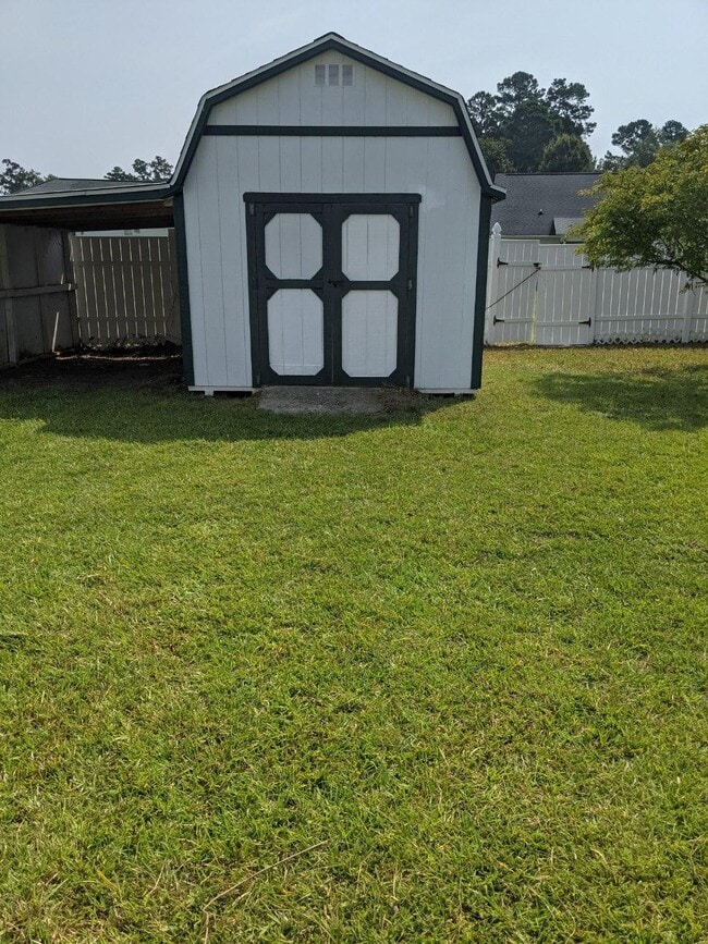 Building Photo - 2704 N Holmes Ct