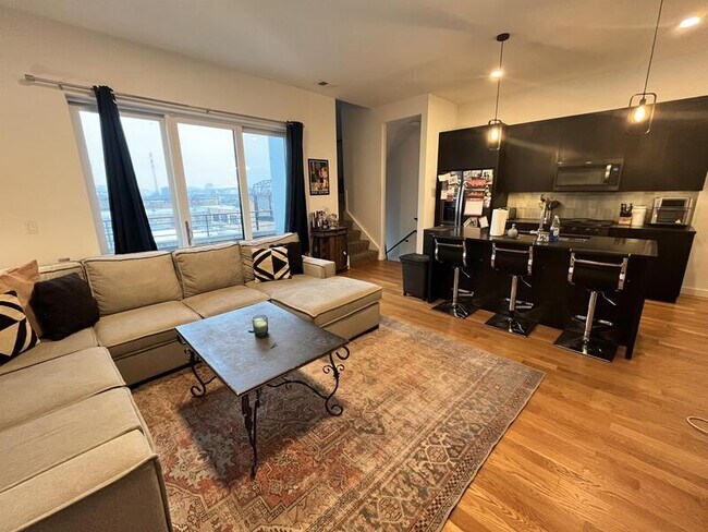 Building Photo - 1637 W Grand Ave