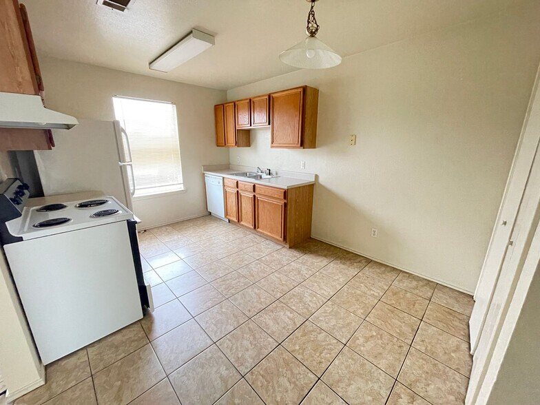 Building Photo - 1504 Windward Dr