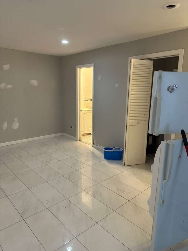 Building Photo - 402 Kennedy Dr