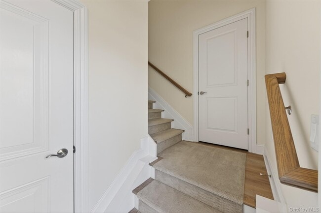 Building Photo - 402 Sacandaga Loop