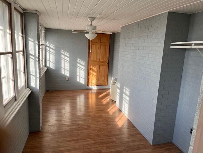 Building Photo - Pet Friendly House in Dow IL on 1 Acre