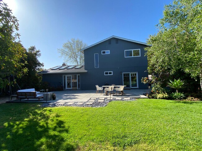 Building Photo - Beautiful 4 Bedroom Carlsbad Home!