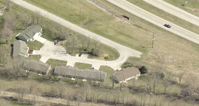 Building Photo - 1 Whispering Pines Ct