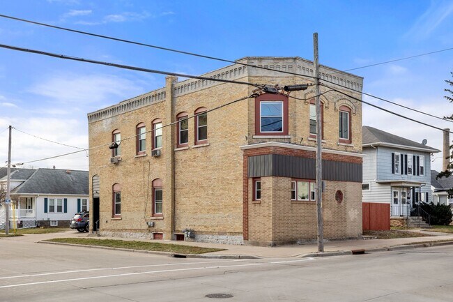 Building Photo - 531 Merritt Ave