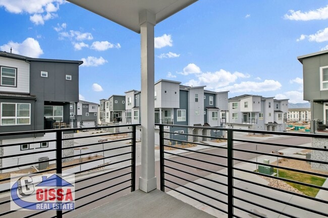 Building Photo - 1.5 year old townhome with 3 bedrooms, 2 1/2 bathrooms, 2-car garage at Victory Ridge available NOW!