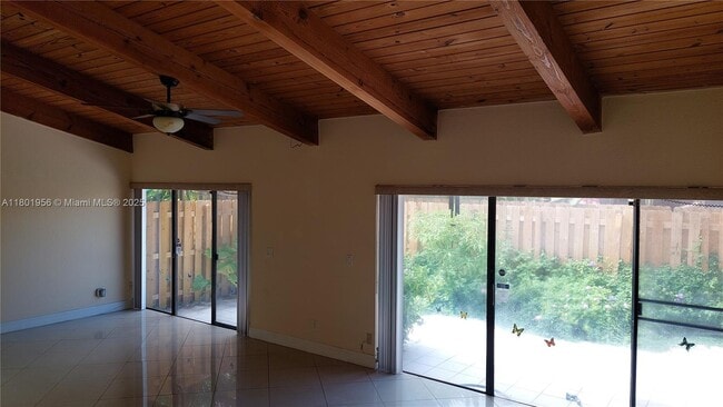 Building Photo - 2675 Parkview Dr S