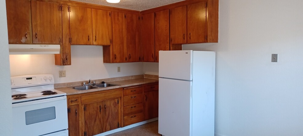 Building Photo - 218 W Dakota Ave