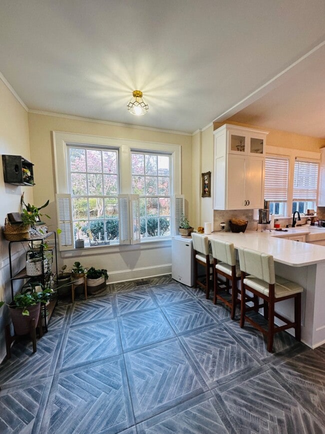 Building Photo - 2481 E Cloverdale Prk