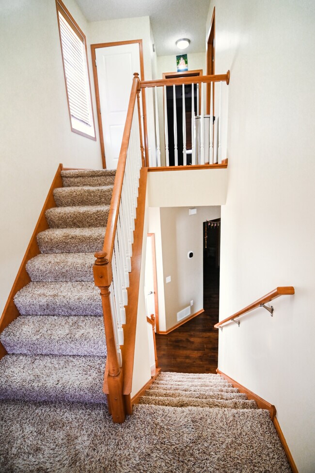 Building Photo - 3266 Oak View Dr