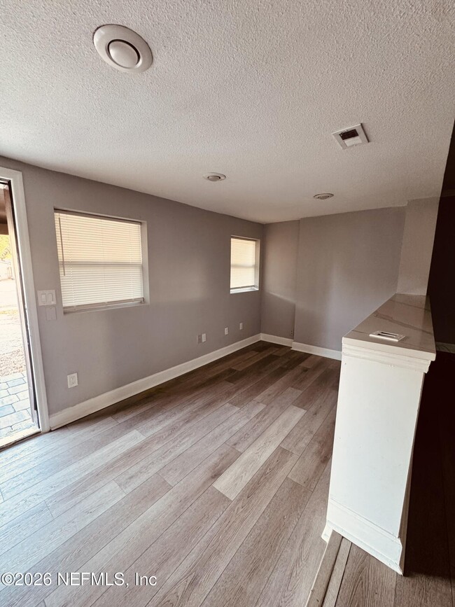 Building Photo - 3926 Ruby Dr W