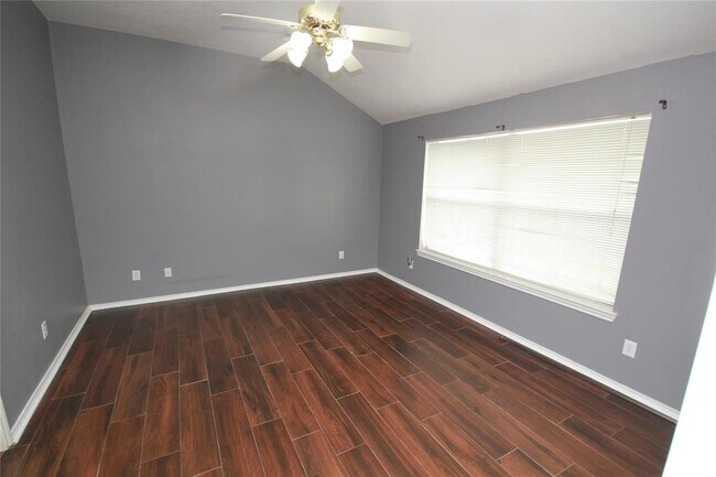 Building Photo - 3051 Glenthorpe Ln