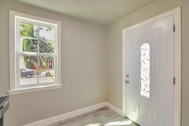 Building Photo - Adorable & Modern Remodeled Home, New floo...