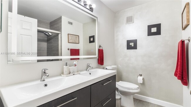 Building Photo - 3889 Tree Top Dr