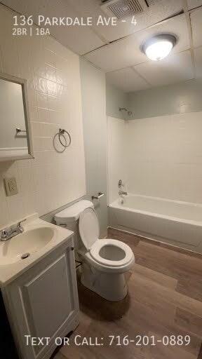 Building Photo - 136 Parkdale Ave