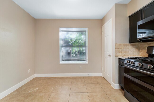 Building Photo - 30 Willowwood Cir