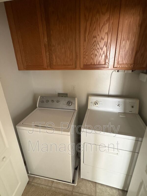 Building Photo - 1576 Morning Glory Ln