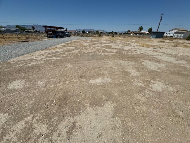 Building Photo - Charming 3-bedroom home located in the picturesque town of Pahrump!
