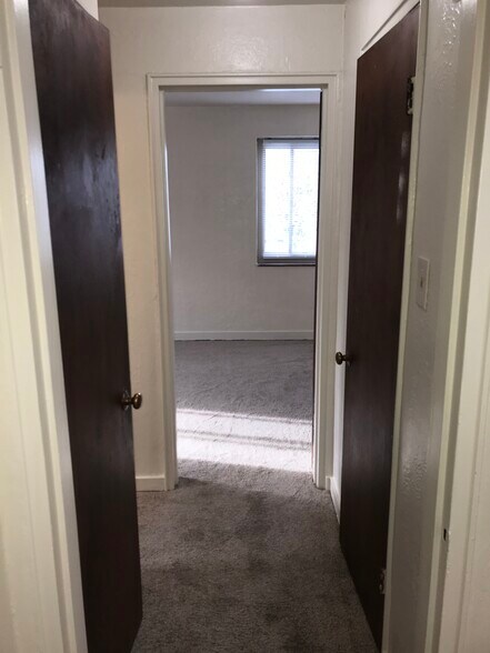 Building Photo - Negley Court