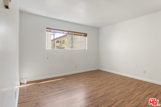 Building Photo - 1012 7th St