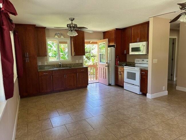 Building Photo - 470 W Kuiaha Rd