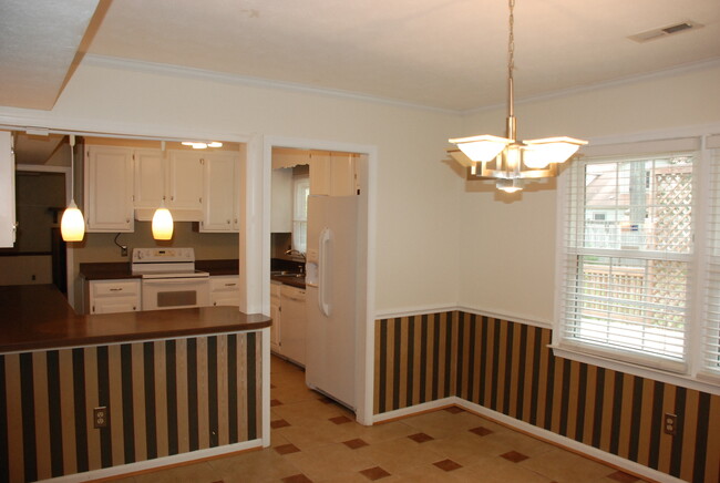 Building Photo - 3 Bedroom, 2.5 bath house in Newport News-...