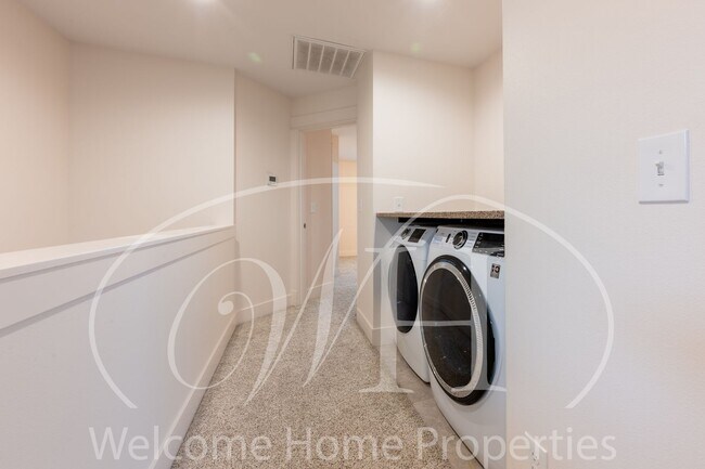 Building Photo - 22 NE Hadley Way