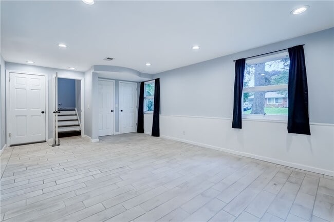 Building Photo - 232 Meadowbriar Rd