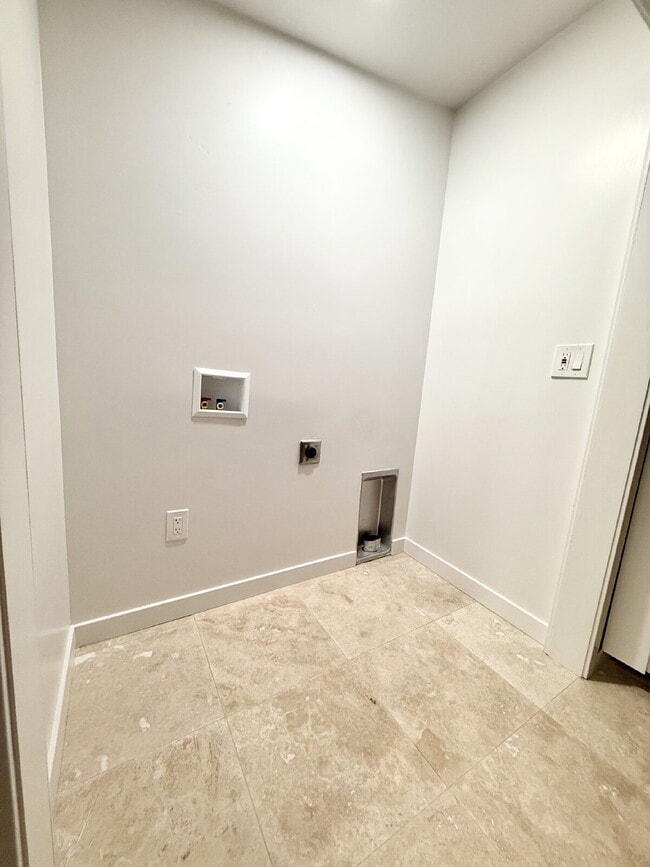 Building Photo - !! OPEN HOUSE !! Sunday 4/20 - 2:00pm to 7:00pm