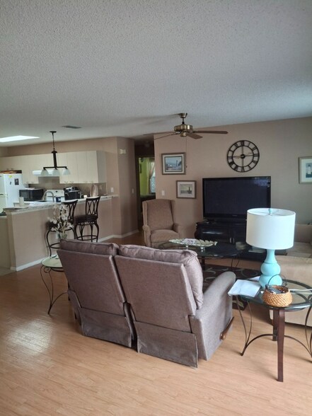 Building Photo - 1606 Campos Dr