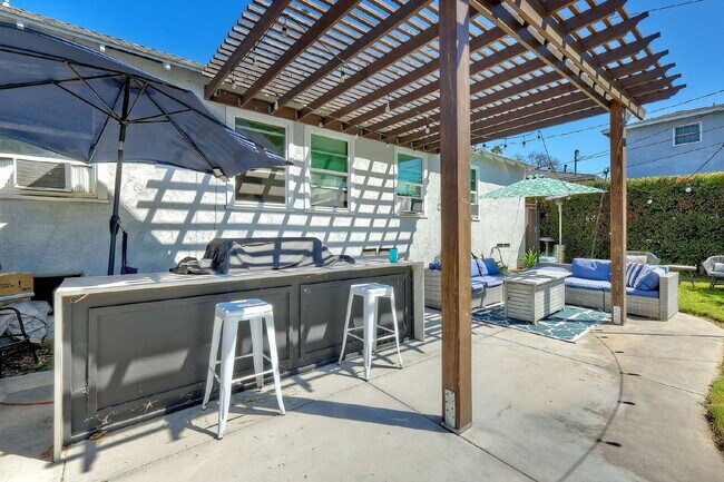 Building Photo - Beautifully Renovated La Mesa Home with 2-Car Detached Garage!