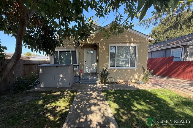 Building Photo - 3 Bedroom, 2 Bathroom (Main House + ADU) -...