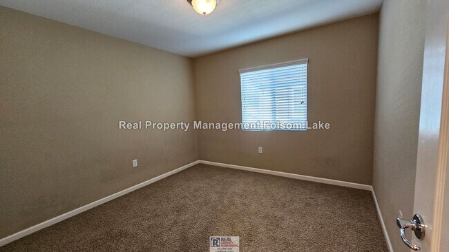 Building Photo - 3 Bed 2.5 Bath | Large Patio | Rivage in the Parkway