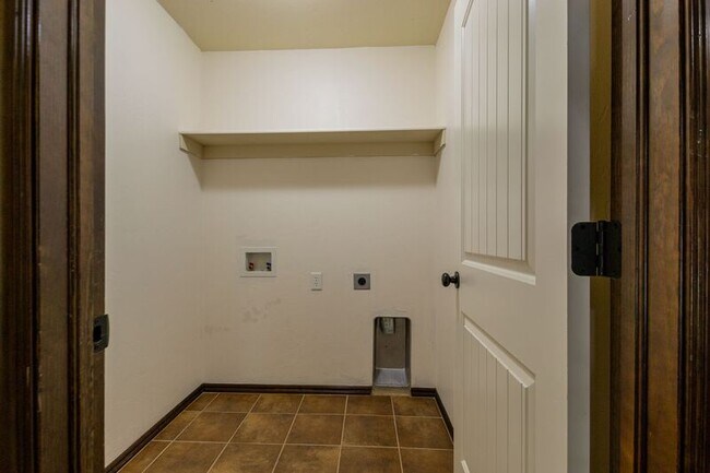 Building Photo - 2405 SW 138th St