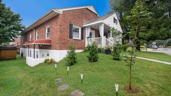 Front of house - 321 E Jefferson St
