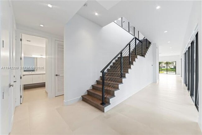 Building Photo - 16680 Botaniko Dr N