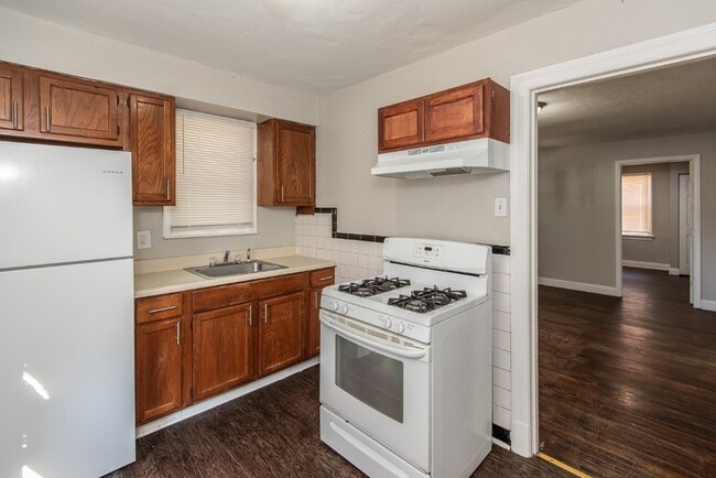 Building Photo - 320 Henquin Dr