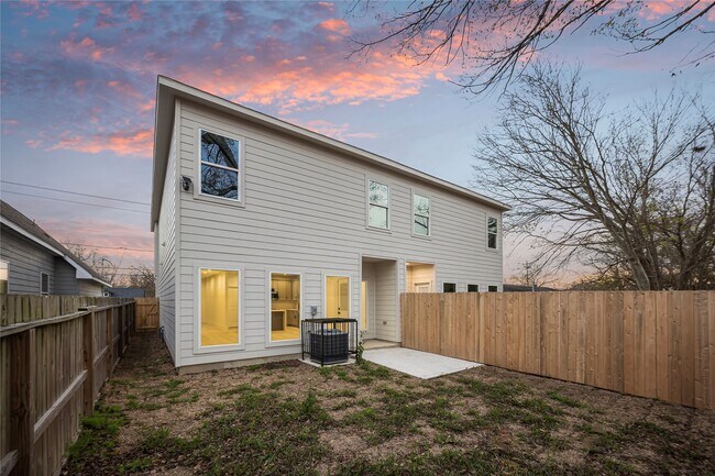 Building Photo - 8218 Lawler St