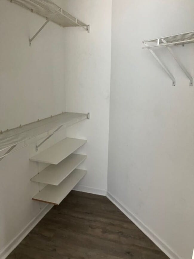 Building Photo - 906-H