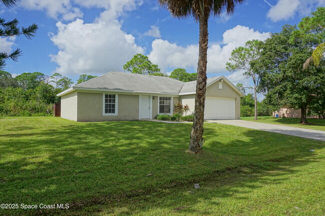 Building Photo - 1758 Tradewinds Ave SE