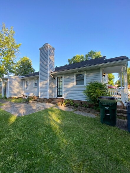 Building Photo - 117 Pineview Dr