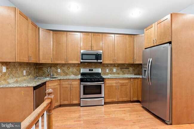 Building Photo - 2339 Catharine St