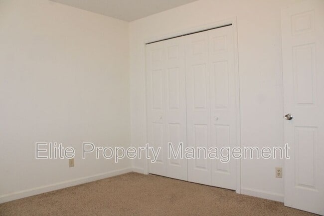 Building Photo - 208 W Palmer Lake Dr