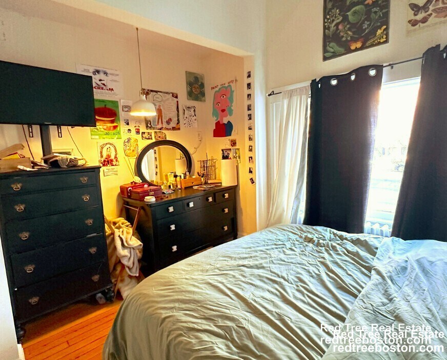 Building Photo - 583 Beacon St