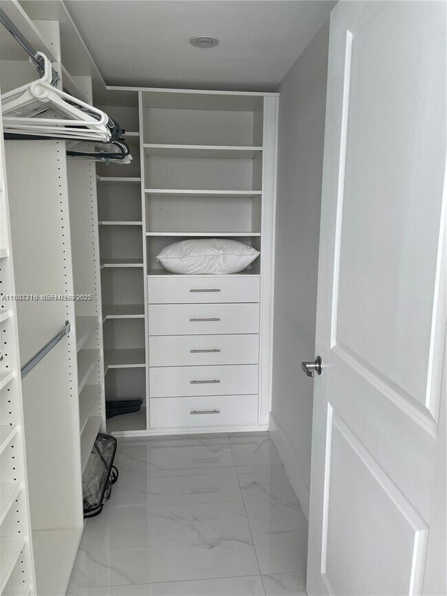 Building Photo - 400 Sunny Isles Blvd