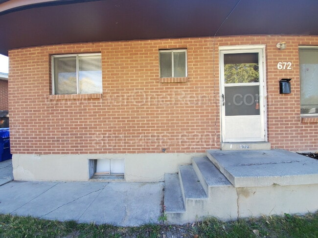 Building Photo - NO DEPOSIT option available for qualified ...