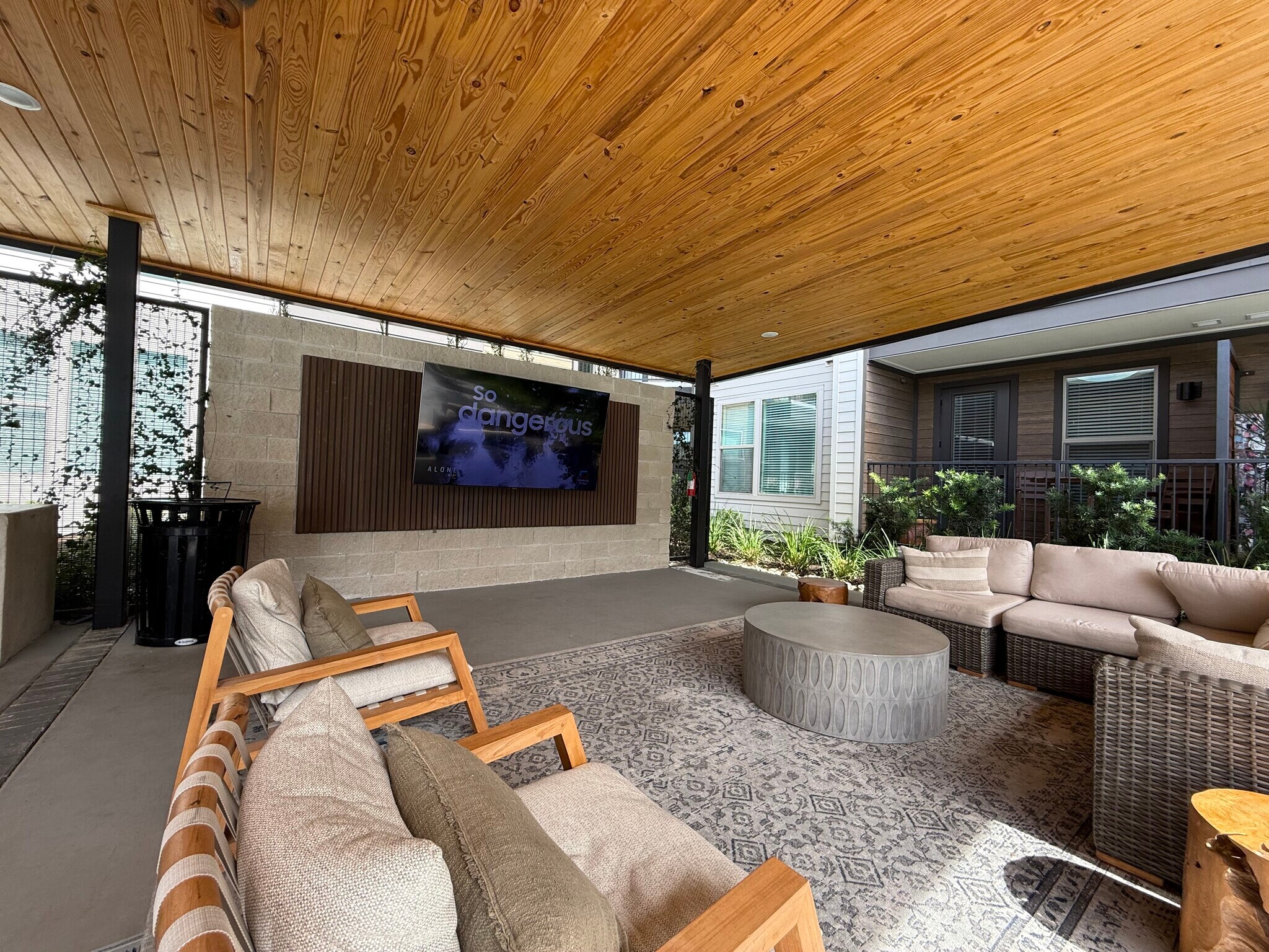 Building Photo - 3144 Gorge Way