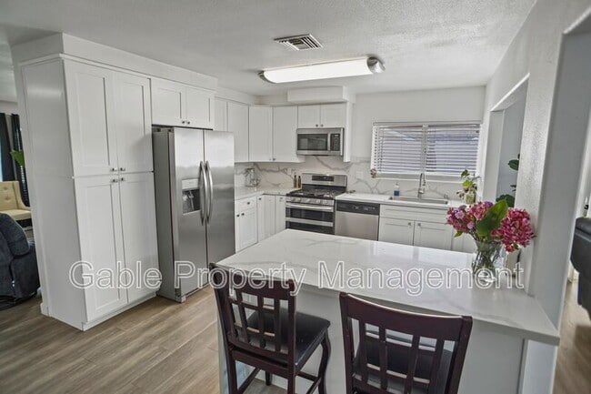 Building Photo - 14628 Daisy Meadow St
